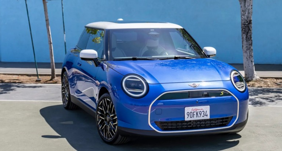 2024 Mini Cooper SE Electric: Compact, Charming, City Cruiser